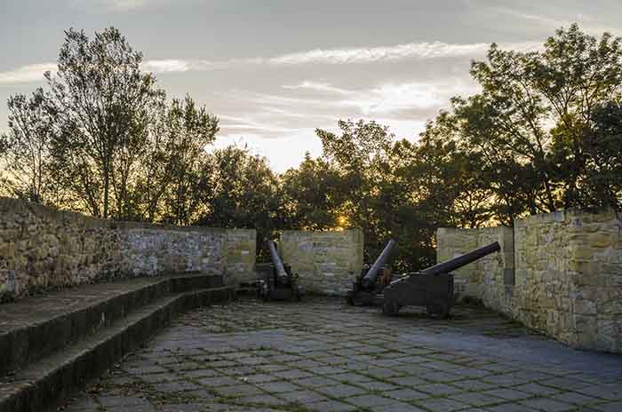 Guipúzcoa - San Sebastián 103 - monte Urgull - castillo de La Mota.jpg